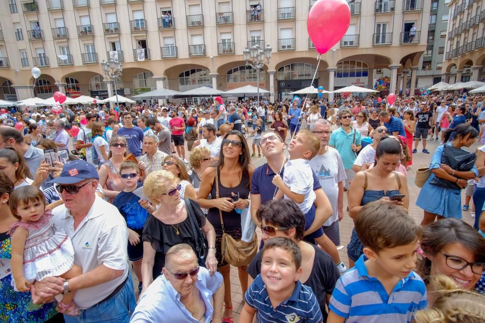 Asociaciones benéficas e integradoras dan a conocer su actividad en la Plaza Mayor