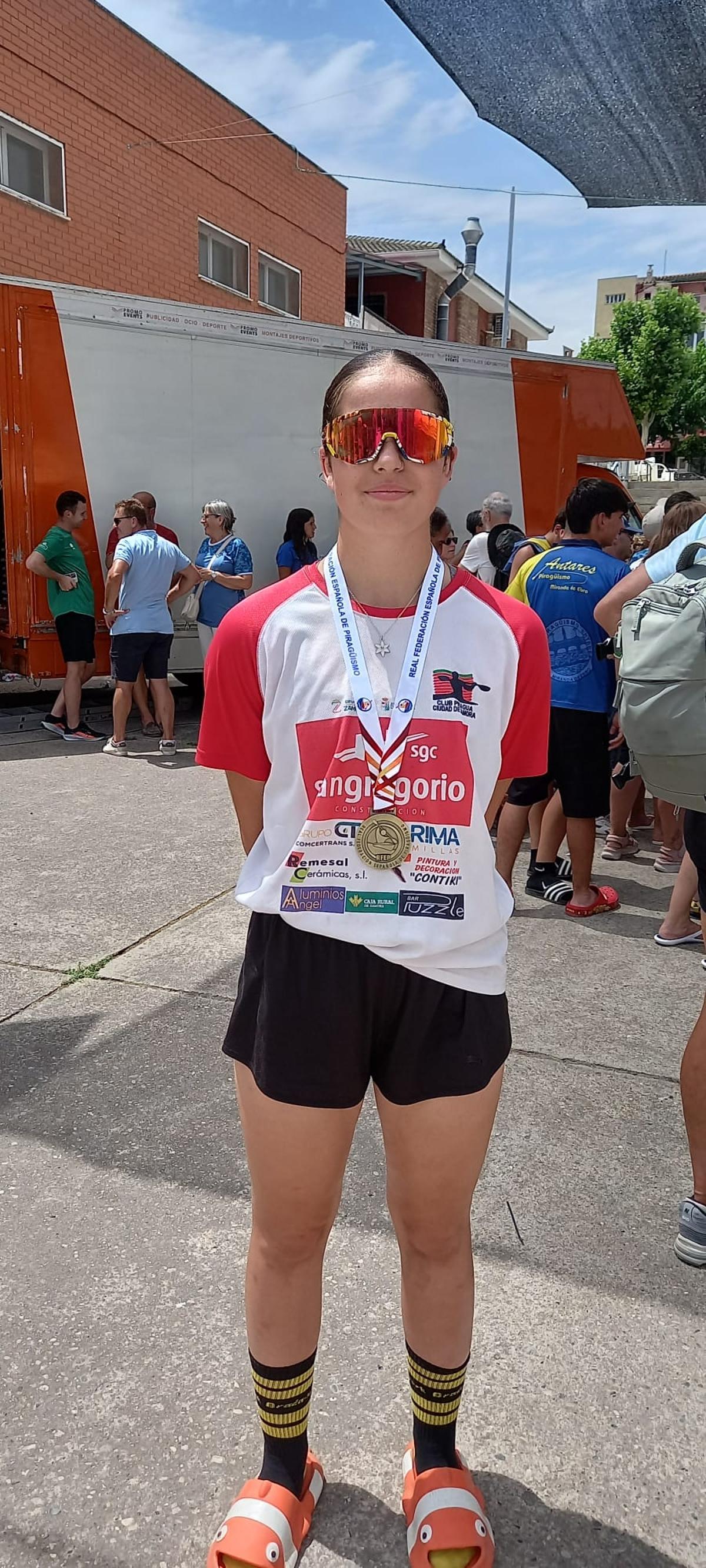 Ainnare García posa con su medalla de oro en Fraga.