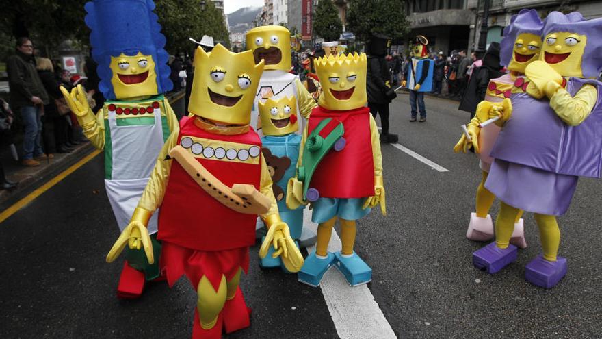 &quot;Los Simpson&quot;, durante el desfile de Carnaval del pasado año en Oviedo.