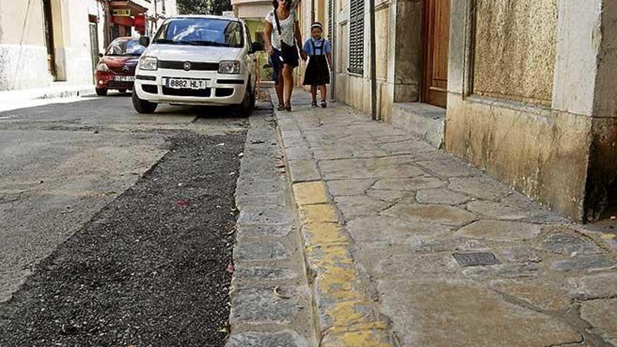 Redexis Gas rehabilita parte del empedrado de 1834 de la calle de Sant Domingo de Inca