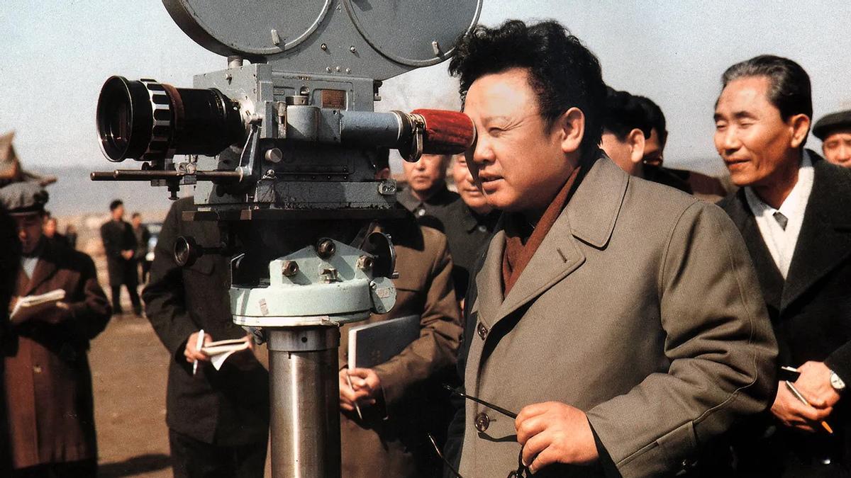 Kim Jong-il era fan de James Bond, de sagas como ‘Rambo’ y ‘Viernes 13’ y clásicos como ‘Lo que el viento se llevó’ y ‘El padrino’. Kim Jong-il era fan de James Bond, de sagas como ‘Rambo’ y ‘Viernes 13’ y clásicos como ‘Lo que el viento se llevó’ y ‘El padrino’.