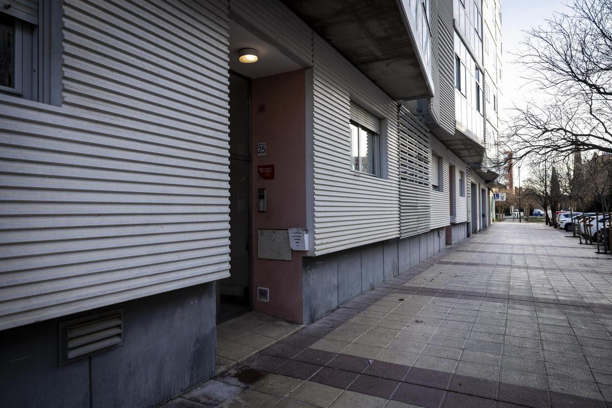 Los hechos tuvieron lugar el pasado sábado por la noche en una vivienda de la calle Julián Gallego (25), en el barrio zaragozano de Parque Goya.