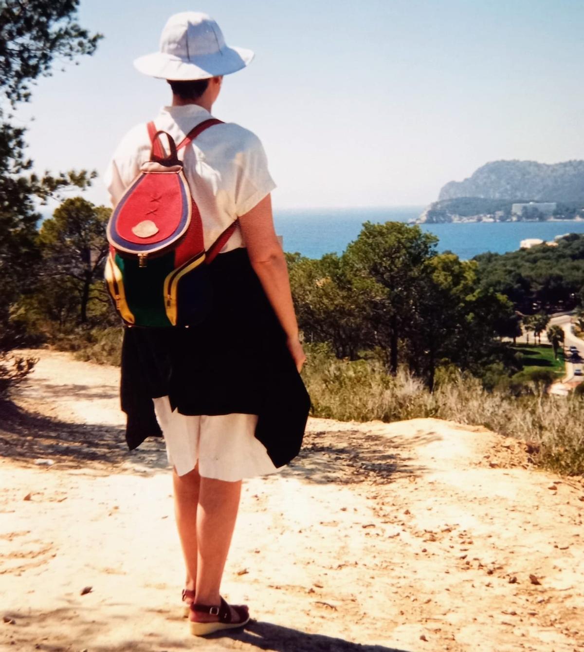 Im Frühjahr 1995 kam Anna Dross im Urlaub erstmals nach Mallorca und verliebte sich in die Insel.