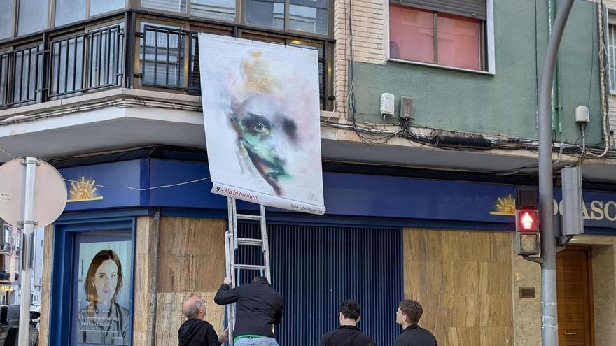 El medio siglo de la falla Molina Claret de Xàtiva llena las calles de arte urbano
