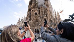Turistas en la Sagrada Família de Barcelona.