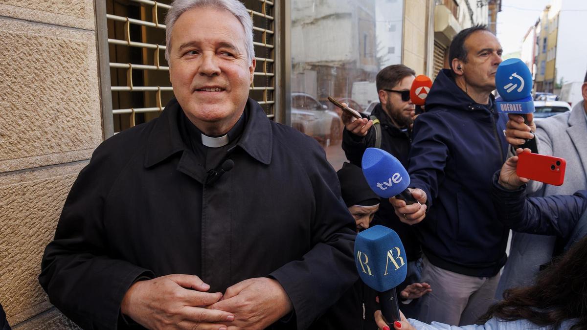 El arzobispo de Burgos, Mario Iceta, antes de declarar en el juzgado de Briviesca acusado de revelación de secretos y coacciones por parte de las monjas cismáticas de Belorado.