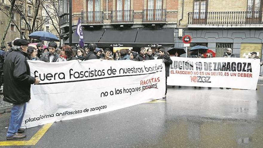 Centenares de personas apoyan la marcha antifascista