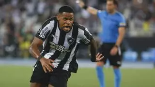 Botafogo y Colo-Colo salen reforzados