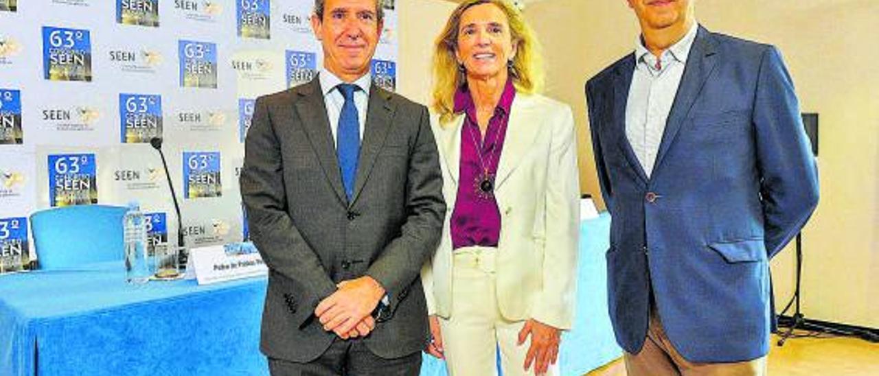 De izquierda a derecha, Javier Escalada, Mónica Marazuela y Pedro de Pablos, en el Congreso de la SEEN.