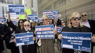 Los abogados de la Región se concentran para exigir la "reactivación de la Justicia"