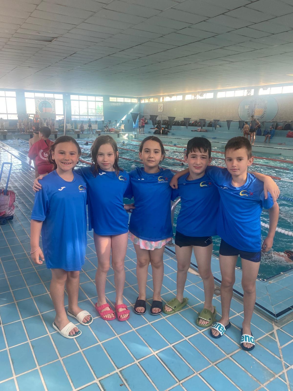 Nadadores pre-benajmines del CN Xàtiva, en la piscina de Benimàmet.