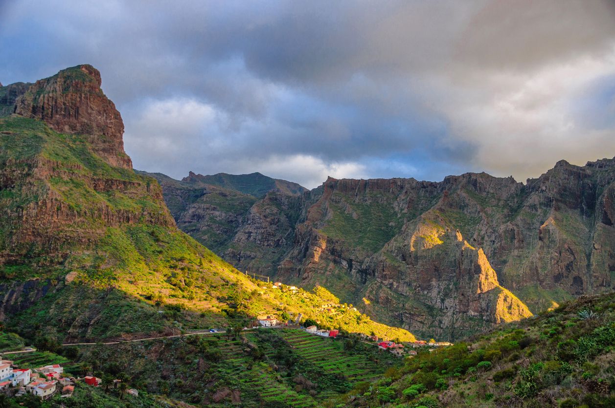 Puesta de sol en el noroeste de la montaña de Tenerife.