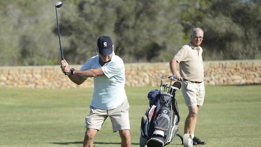 Más de cien golfistas juegan por Rodrigo