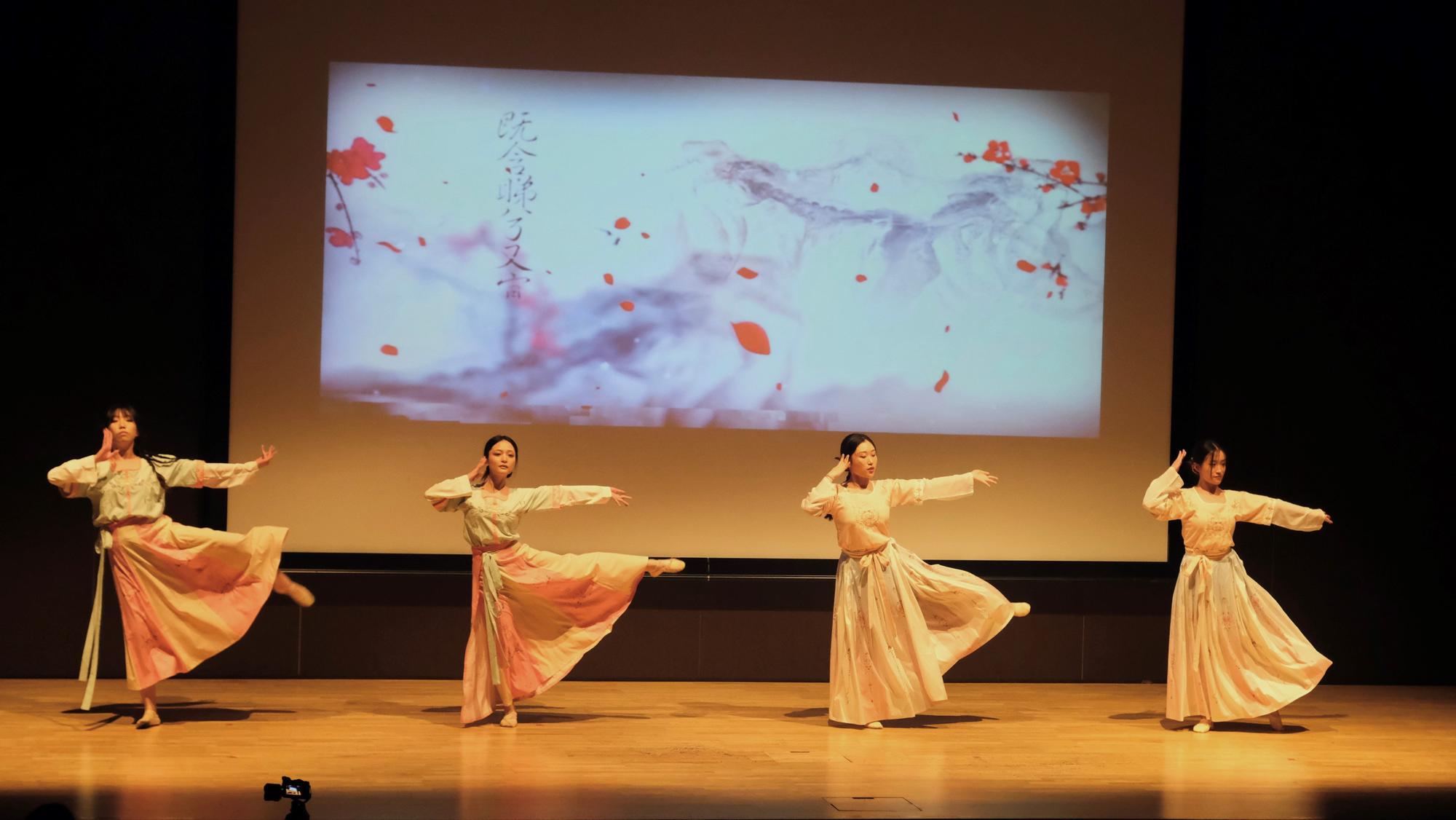 El primer festival estudiantil de la cultura china en València, en imágenes