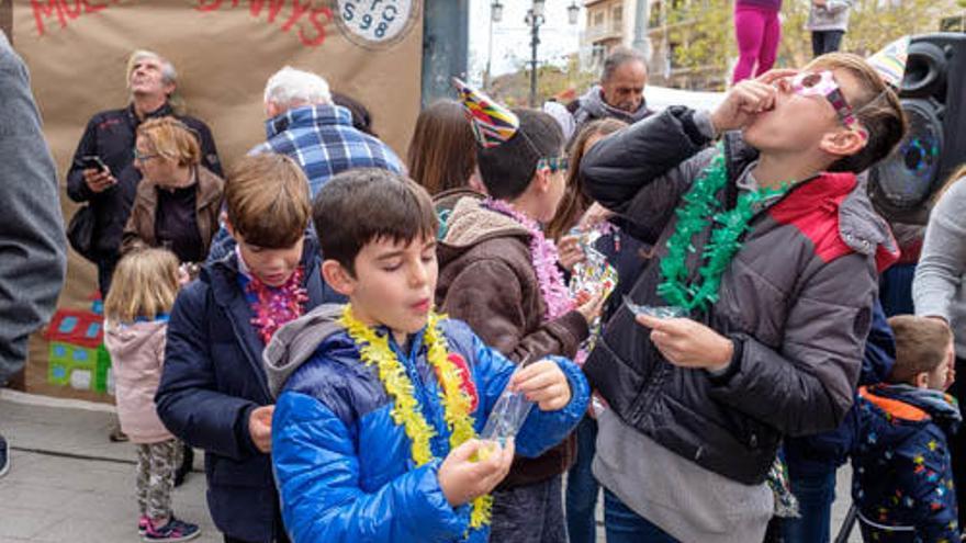 Más de 300 personas ensayan las campanadas en la plaza Espanya de Llucmajor