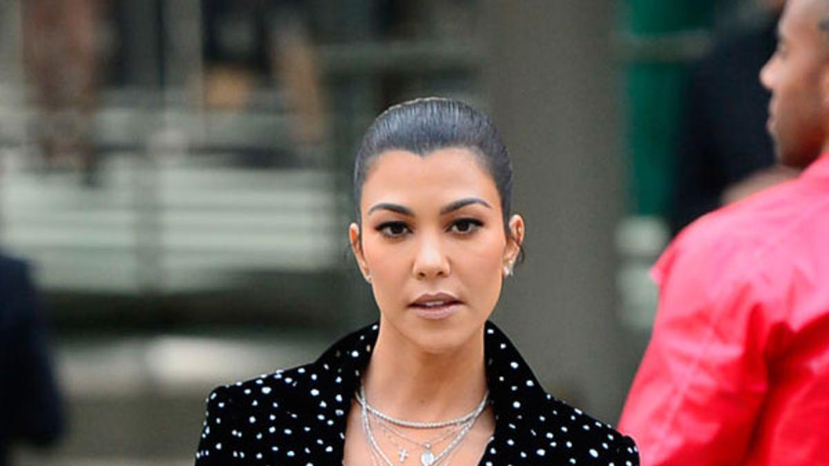 El escote infinito de Kourtney Kardashian