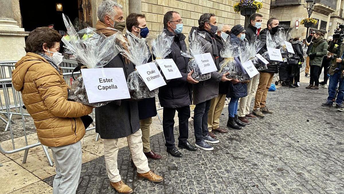 Restauració i comerç: Entrega de carbó als consellers