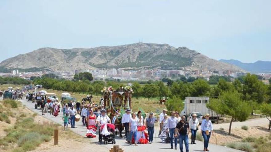 Villena colabora con el Rocío para mejorar el bienestar animal