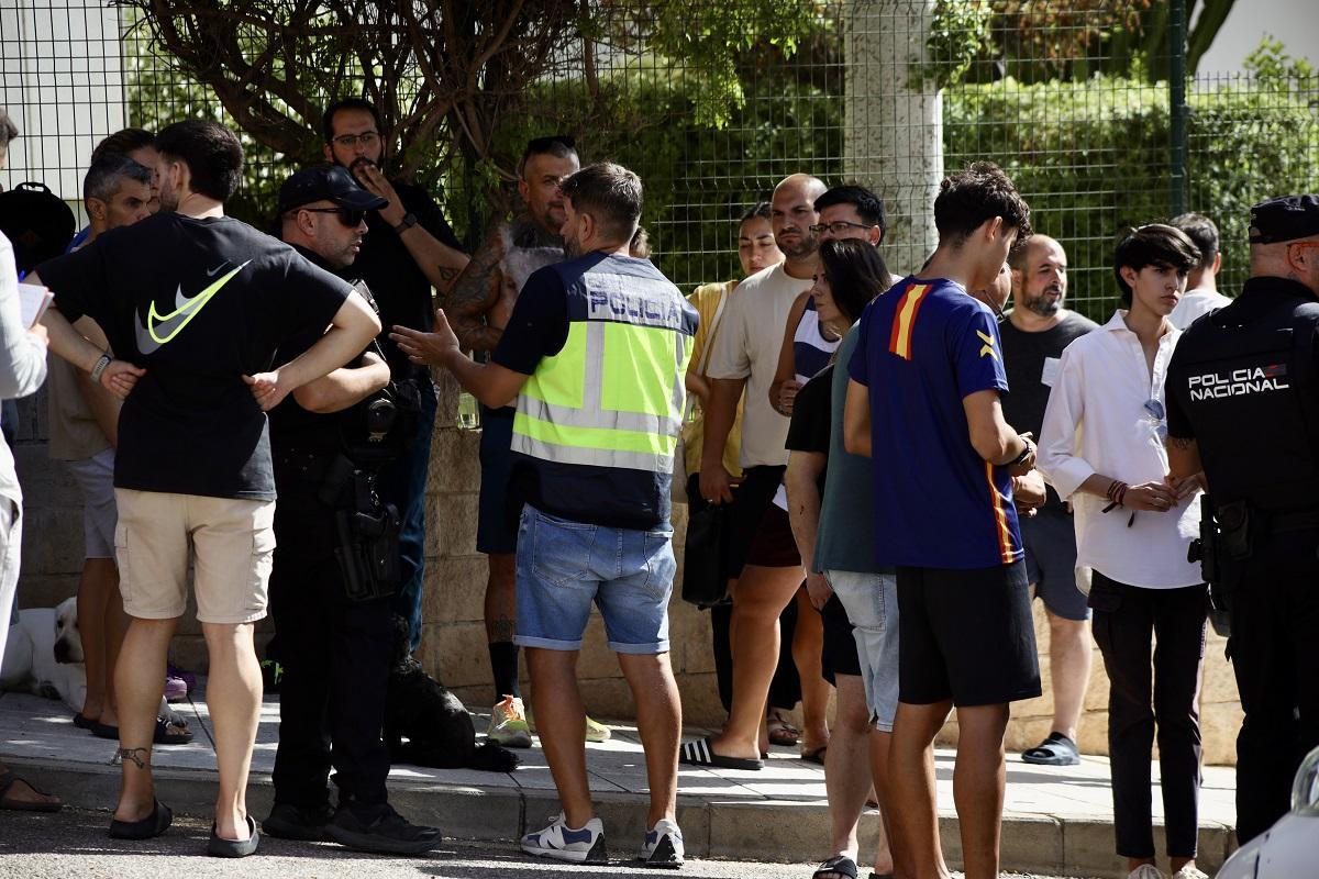 Dos menores fallecidos en un grave incendio en Benalmádena, en el Arroyo de la Miel.