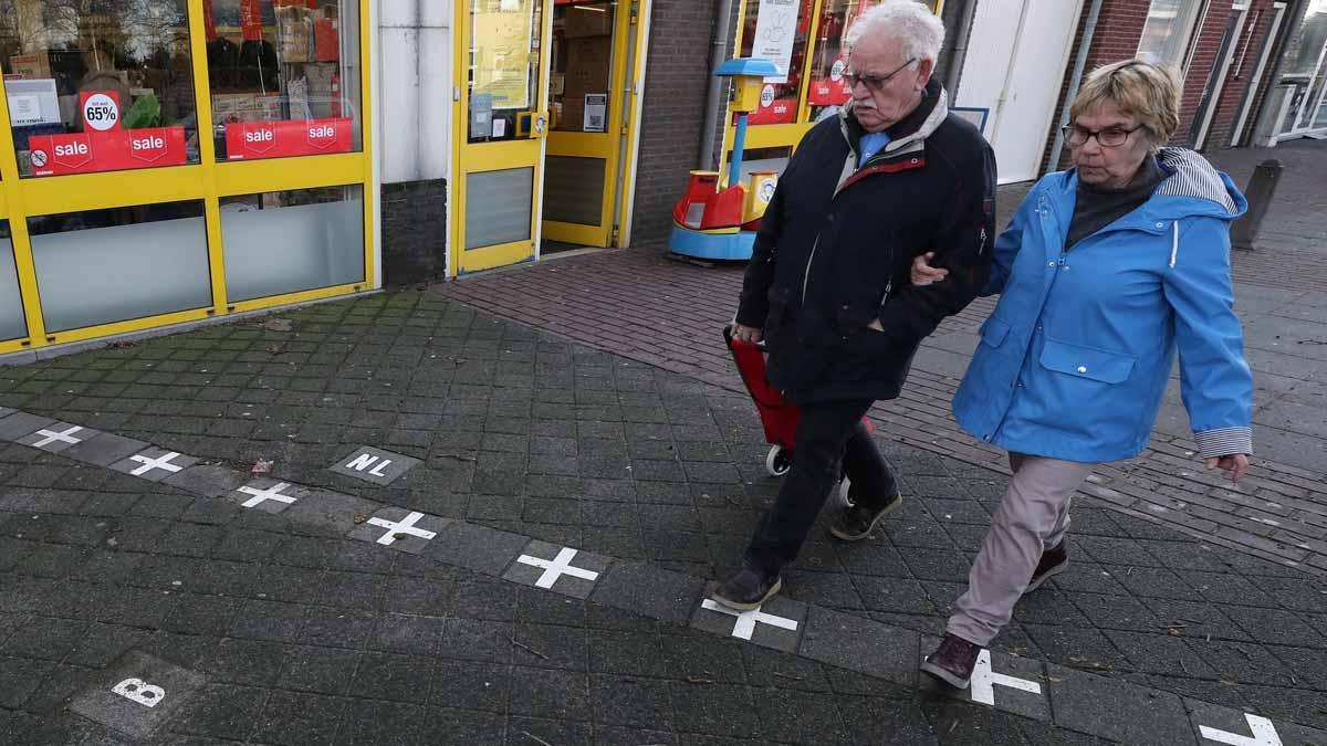 Baarle, un pueblo a medio camino entre Holanda y Bélgica, tiene que hacer uso de marcadores fronterizos.