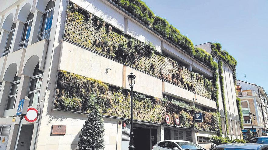 Una nueva avería provoca otra fuga de agua en el jardín vertical de Lucena