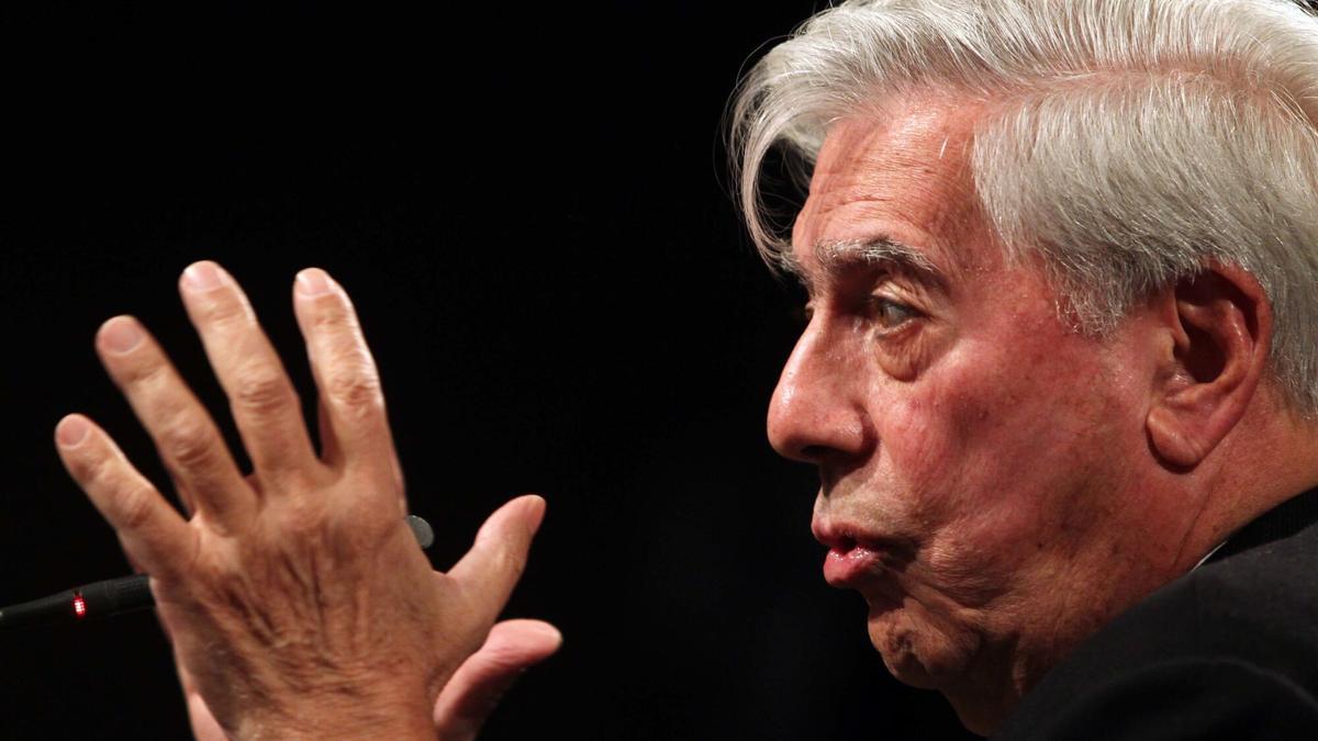 Mario Vargas Llosa. La Academia Sueca ha recordado a Mario Vargas Llosa, a quien le otorgó el Premio Nobel de Literatura en 2010, por ser "el corazón" del 'boom' latinoamericano, tras conocerse su fallecimiento este domingo a los 89 años de edad en la capital de Perú, Lima.