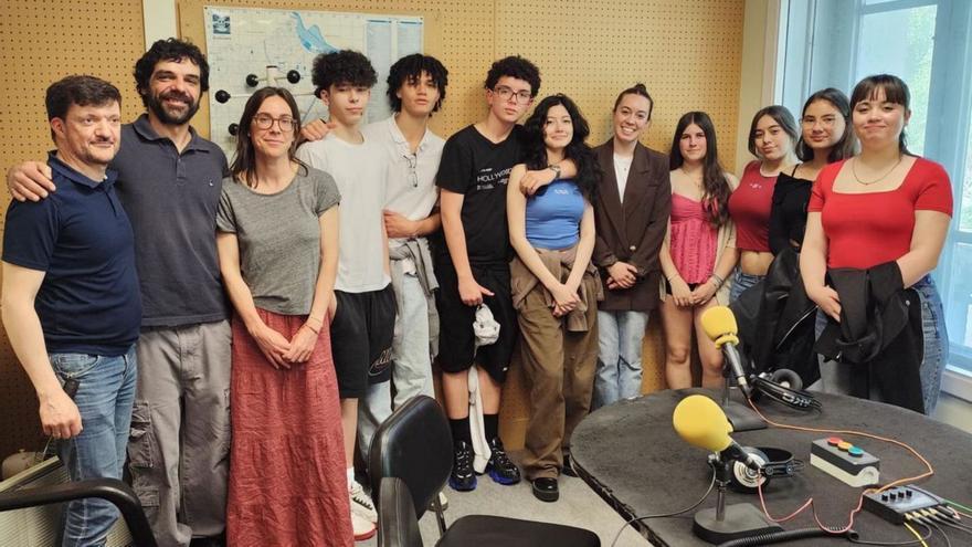 Alumnado del Blanco Amor conoce Radio Culleredo | LOC