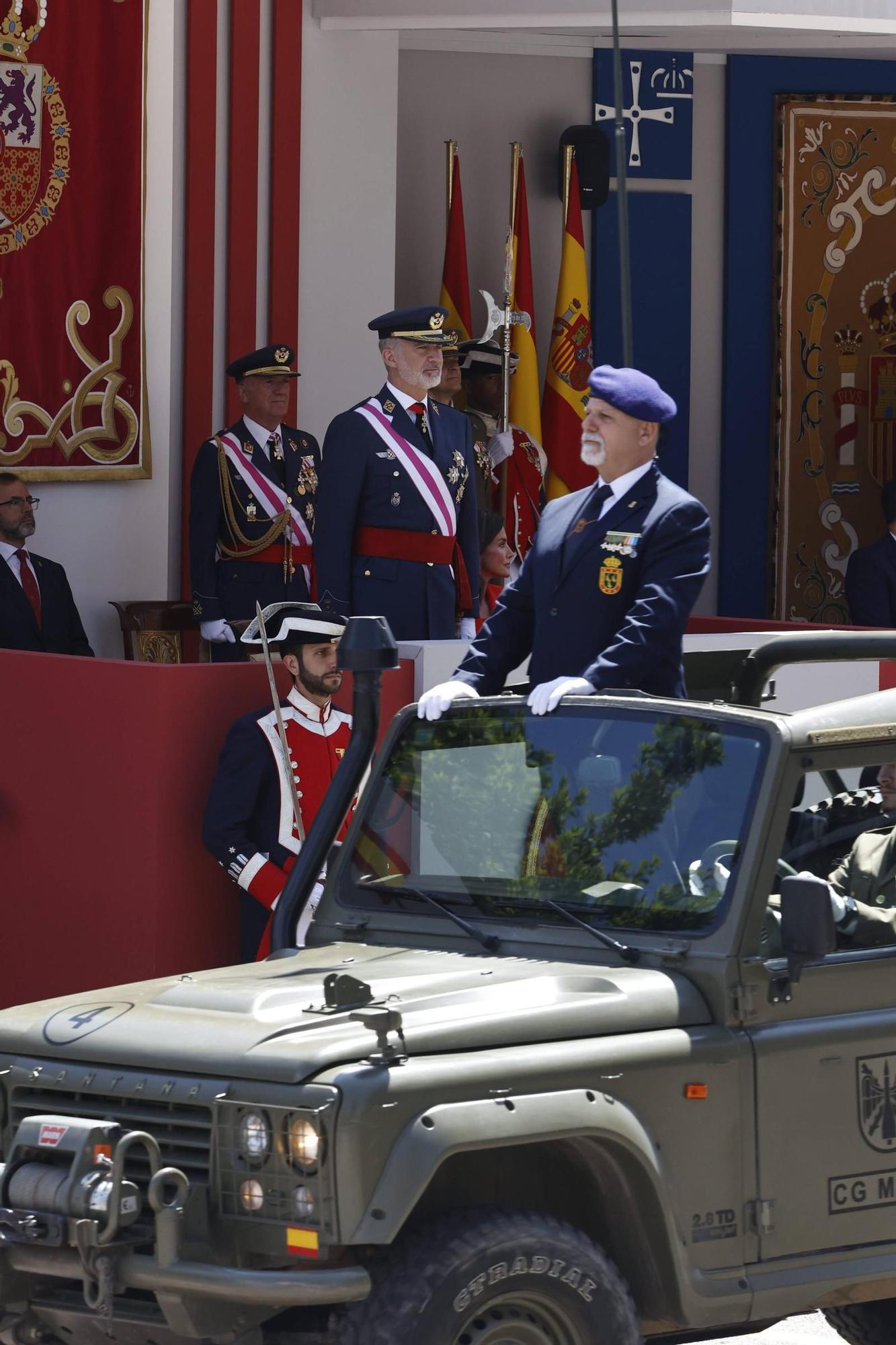 EN IMÁGENES: Así fue el multitudinario desfile en Oviedo por el Día de las Fuerzas Armadas