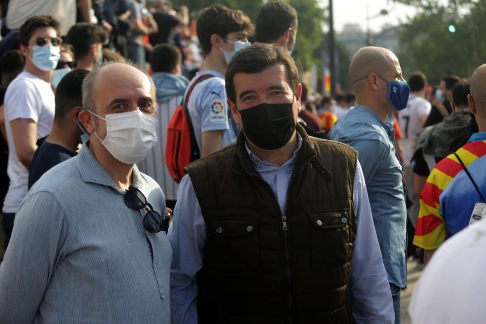 Manifestación de la Afición del Valencia contra Peter Lim