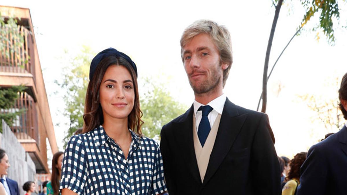 Alessandra de Osma, con vestido de cuadros de Uterqüe, junto a Christian de Hannover