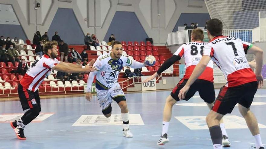 Joao Pedro controla el balón en un partido de esta temporada.