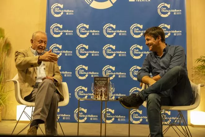 FOTOS: El exjuez José Castro presenta la novela 'El ajedrez de siete piezas' en el Club Diario de Mallorca