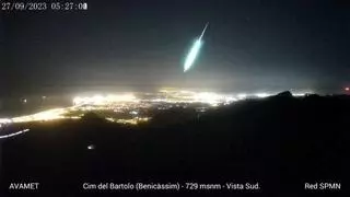 Un impresionante bólido surca el cielo de Castellón