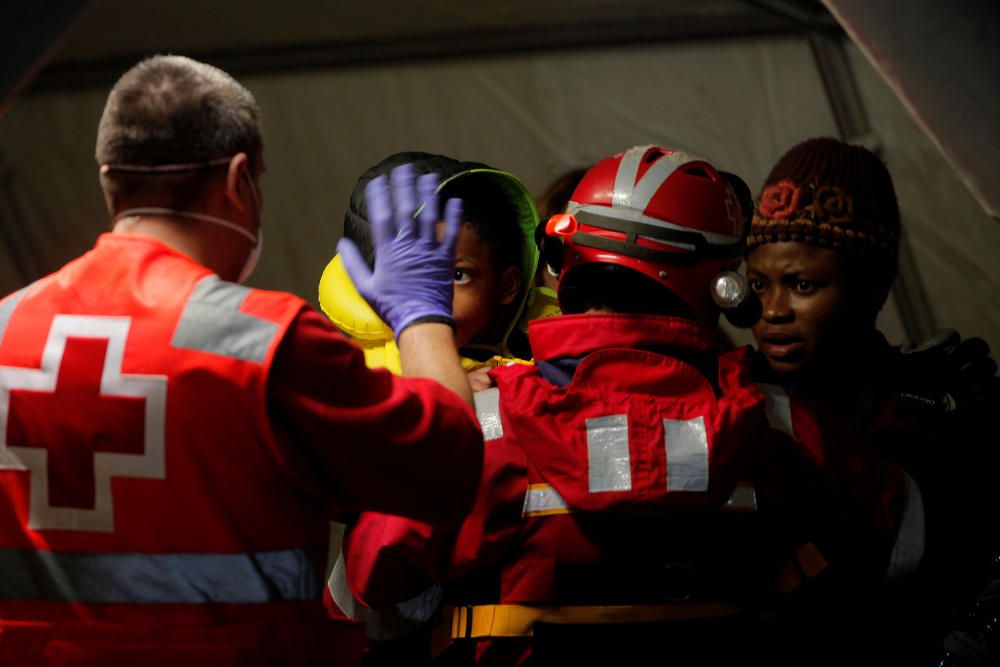 Llegan al puerto de Málaga más de cien inmigrantes rescatados