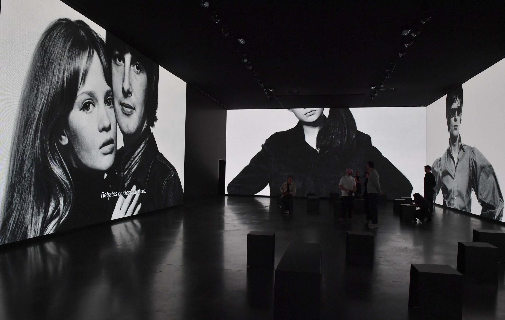 La exposición David Bailey's Changing Fashion abre sus puertas en A Coruña con la Fundación Marta Ortega