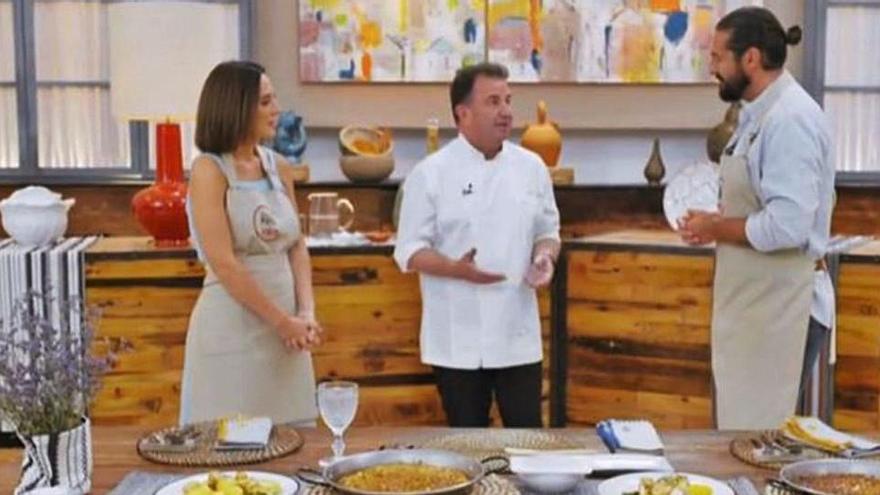 Tamara Falcó, Martín Berasategui y Javier Peña, con los platos ya preparados.