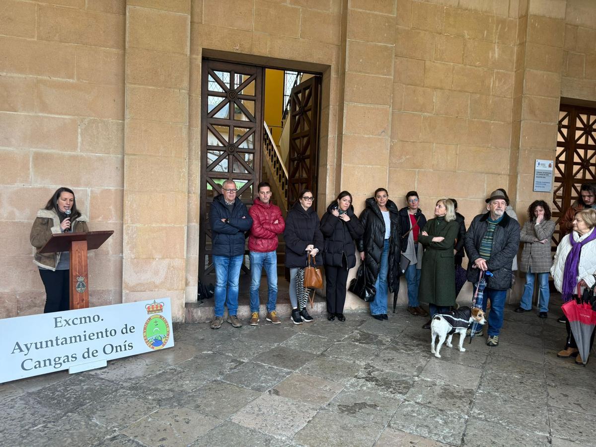 Lectura del Manifiesto del 8M en el Ayuntamiento de Cangas de Onís