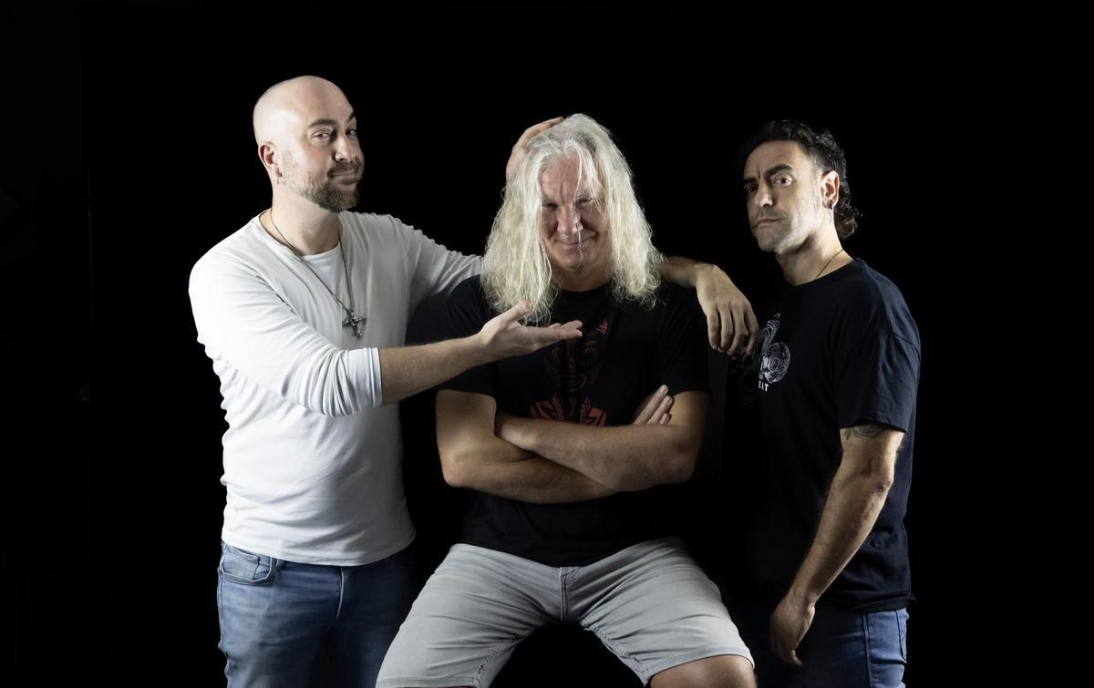 Integrantes de RadioZ, en una sesión de fotos realizada en la sede de INFORMACIÓN