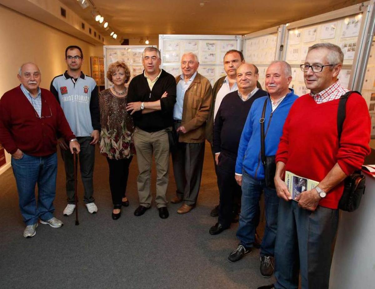 Clausura del escaparate de la filatelia avilesina