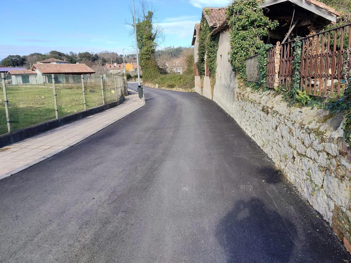 Obras de limpieza y desbroce en varios pueblos de Llanes Obras de limpieza y desbroce en varios pueblos de Llanes