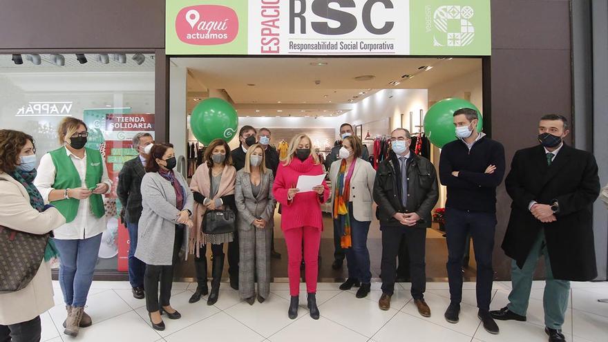 La Asociación Española contra el Cáncer inaugura una tienda solidaria en Carrefour la Sierra
