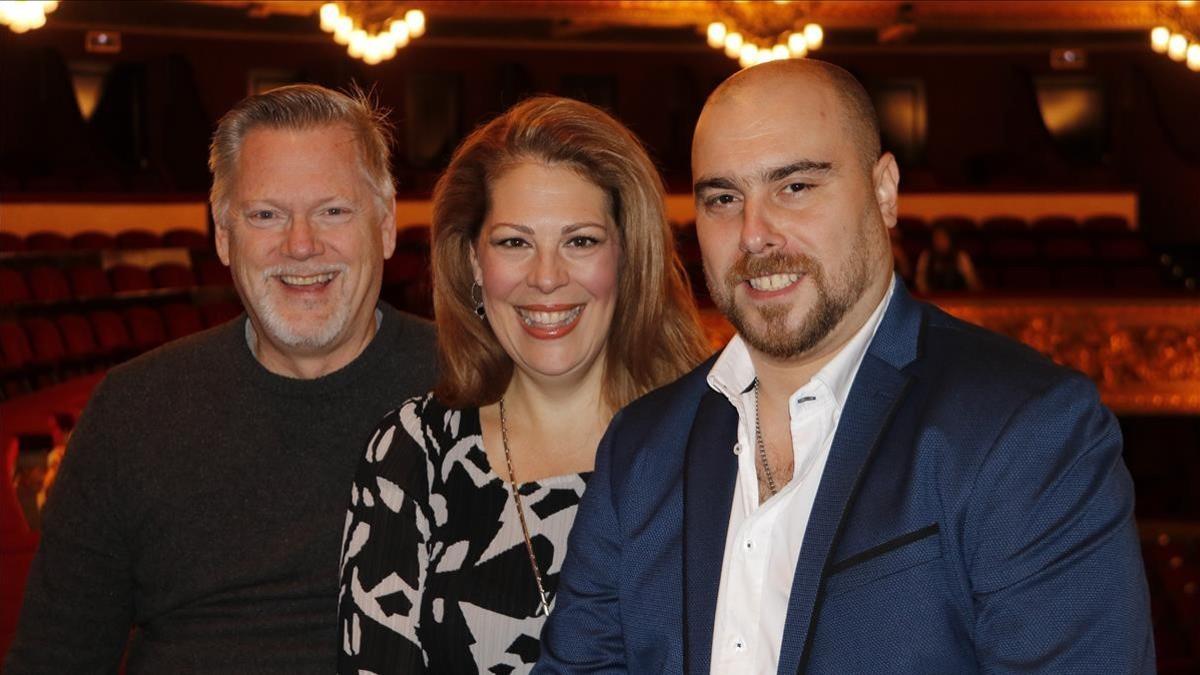 El tenor Gregory Kunde (izquierda), la soprano Sondra Radvanovsky y el barítono Gabriele Vivani, en el Liceu.