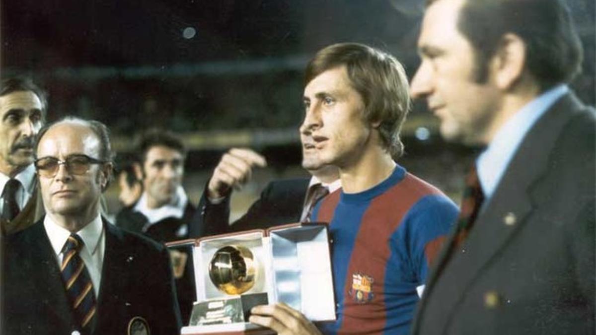 Johan Cruyff recibió el Balón de Oro en el Camp Nou