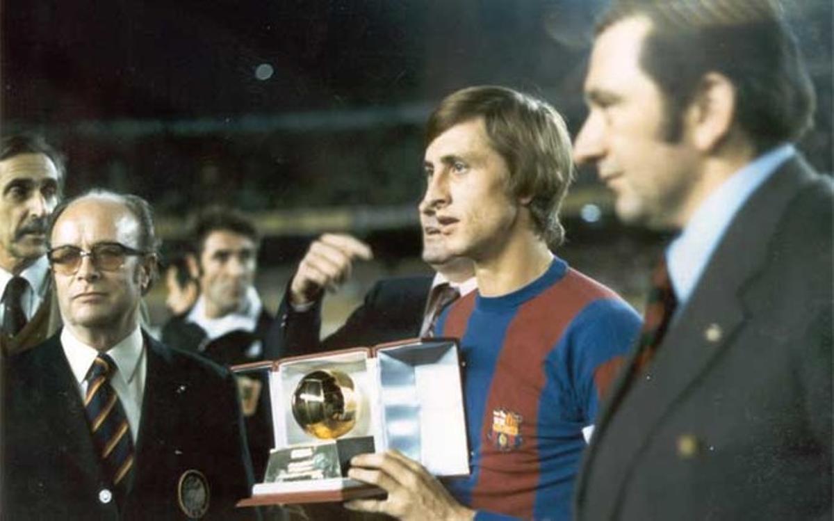 Johan Cruyff recibió el Balón de Oro en el Camp Nou
