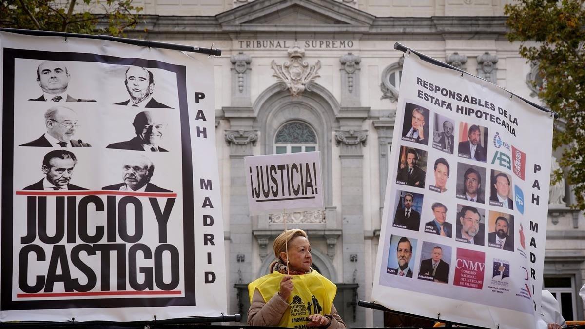 Tensa espera entre los afectados ante la decisión del Supremo.