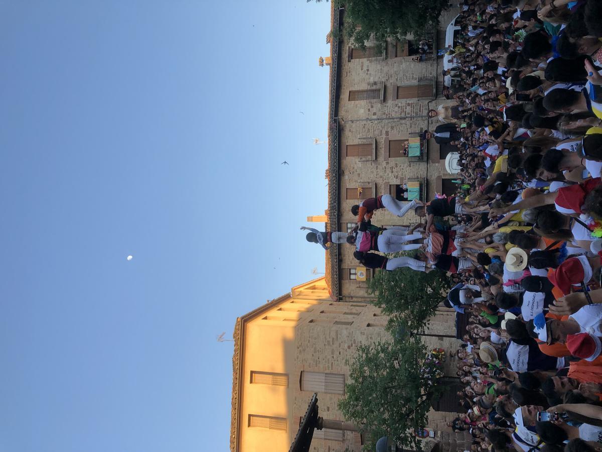 Castell de l'entrada de penyes de la festa major de Santpedor de l'any passat