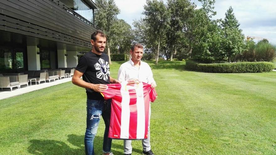 Stuani promet &quot;treball, sacrifici i gols&quot; amb el Girona