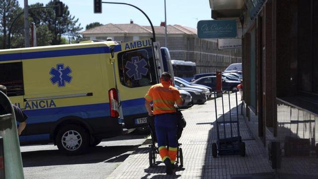 Traslado de un paciente a la ambulancia. | Noé Parga