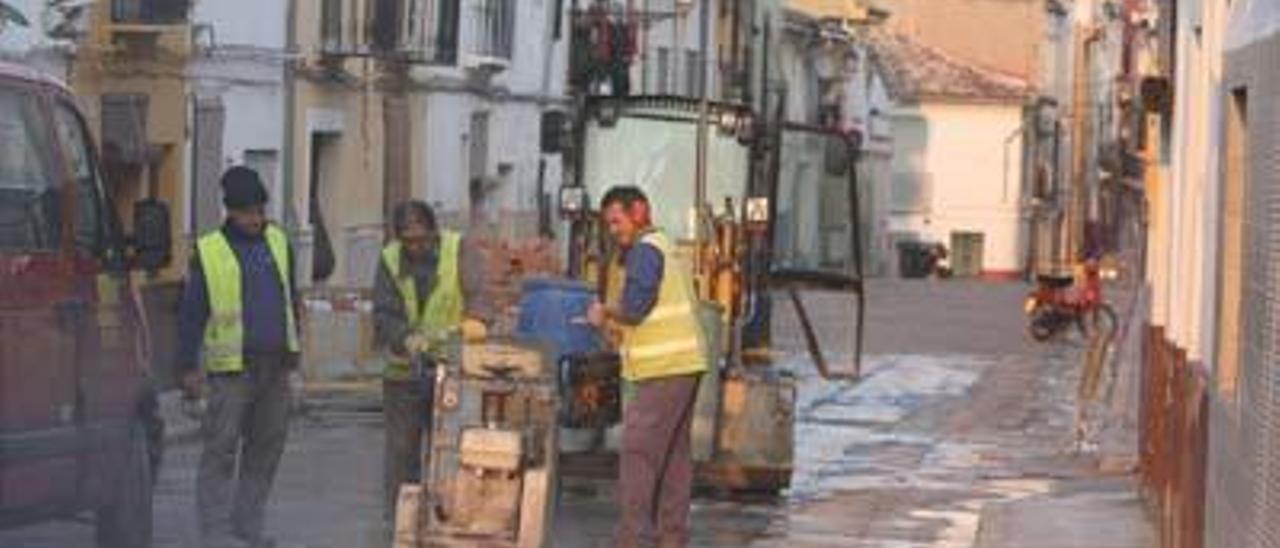 Condenan a Xàtiva a indemnizar a un vecino por los daños en su vivienda tras las obras de 2012 en el carrer Blanc