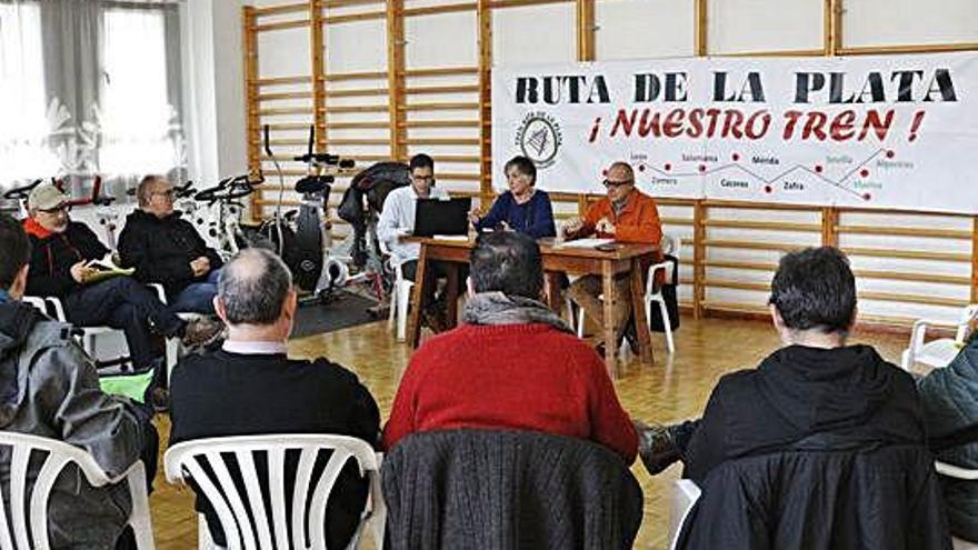 Reunión de los movimientos por el tren Ruta de la Plata.